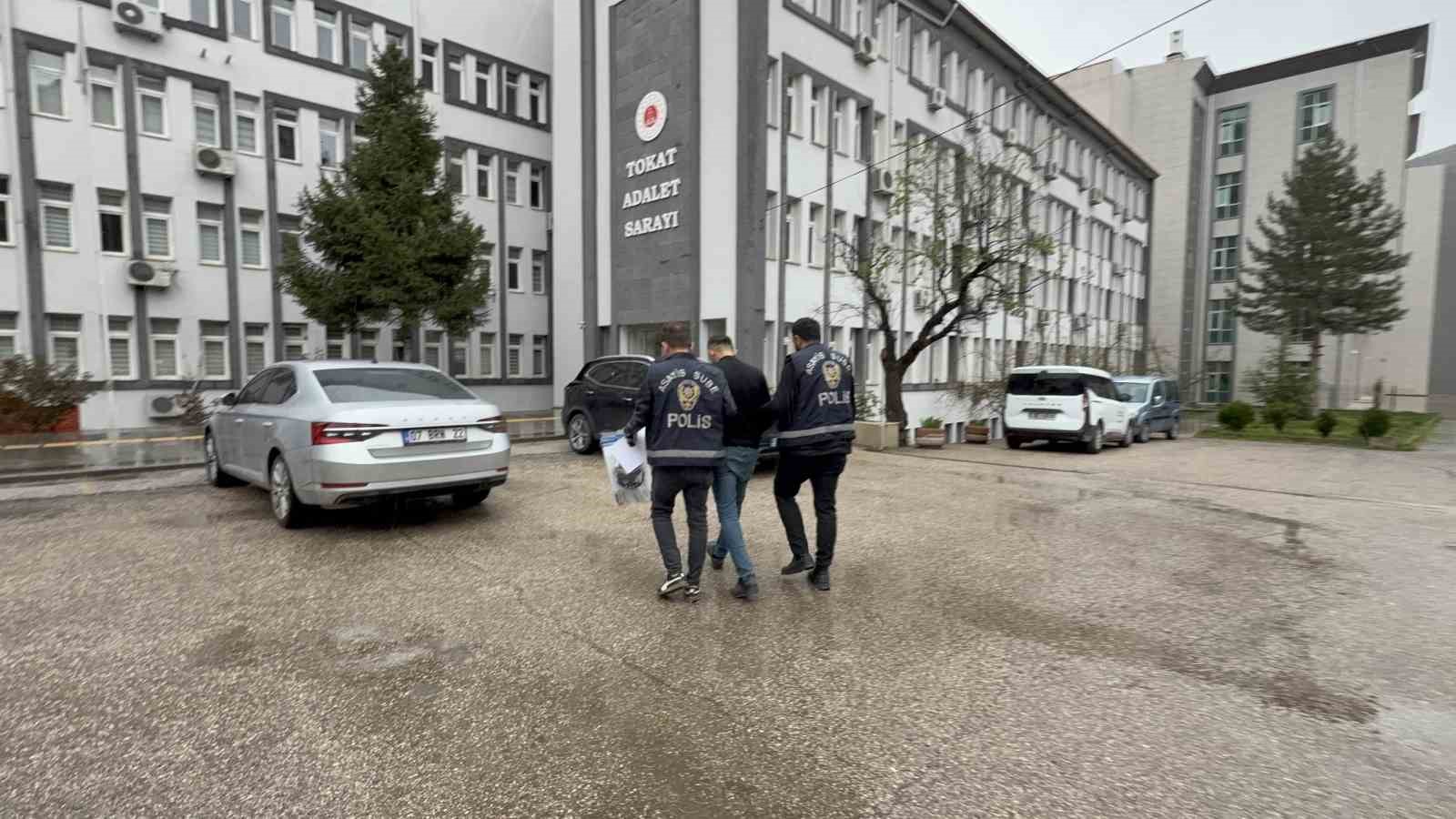tokatta polis delil aradi cephanelik buldu 3 RMjNItCp