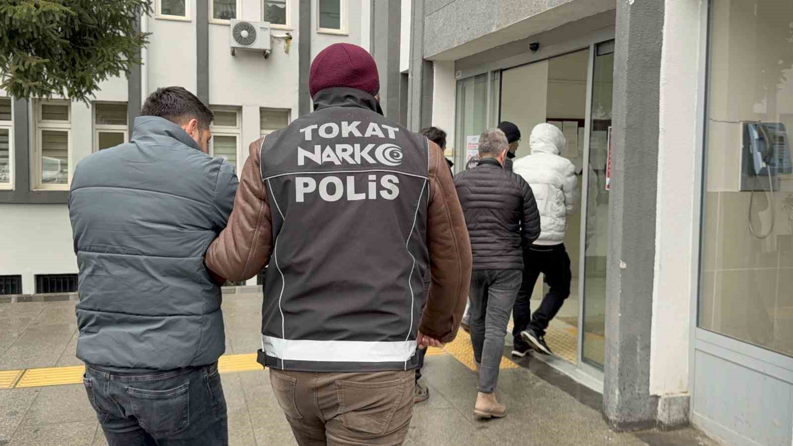 tokatta rekor miktarda sentetik ecza ele gecirildi 3 supheli tutuklandi 0 3131WLm5