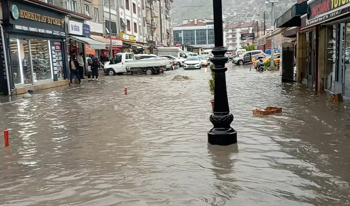 tokatta saganak yagis yollari gole cevirdi 0 upqk6FAU