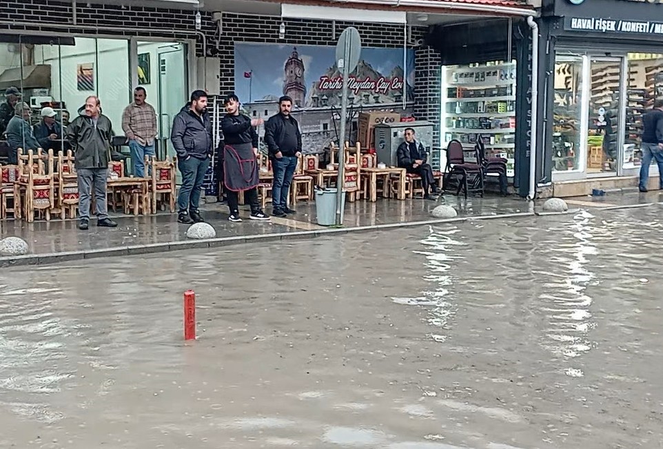tokatta saganak yagis yollari gole cevirdi 3 JnIfVKrh