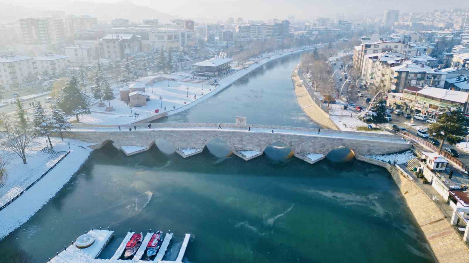tokatta son yuzyilin en sert ocak ayi yasandi yesilirmakin yuzeyi dondu 5