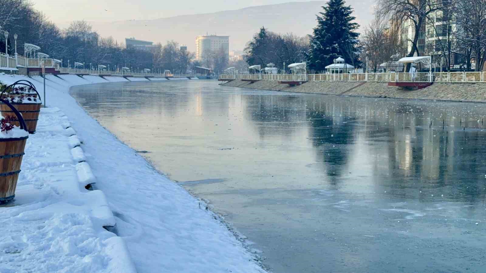 tokatta son yuzyilin en sert ocak ayi yasandi yesilirmakin yuzeyi dondu 6