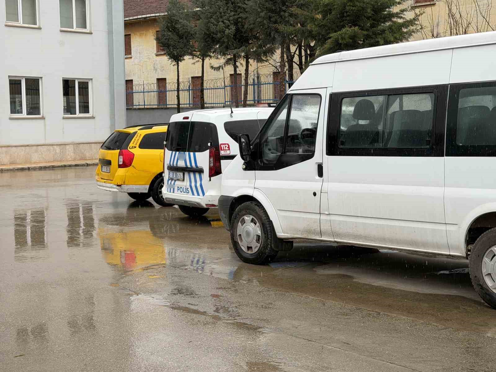 tokatta takside kacak gocmen yakalandi 1 TdMLy2UJ