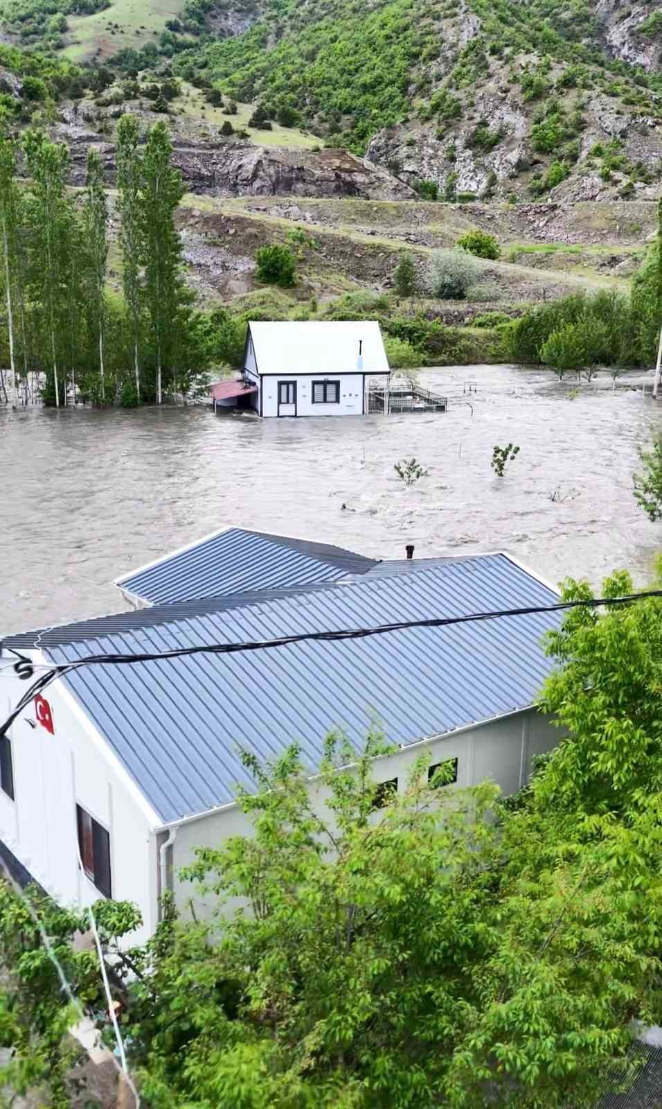 tokatta taskinda mahsur kalan arac son anda kurtarildi 1 RHBv6R7O