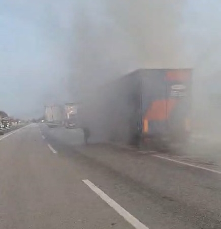 tokatta-tir-surucusunun-hizli-mudahalesi-muhtemel-faciayi-onledi-5bJWsykf.jpg
