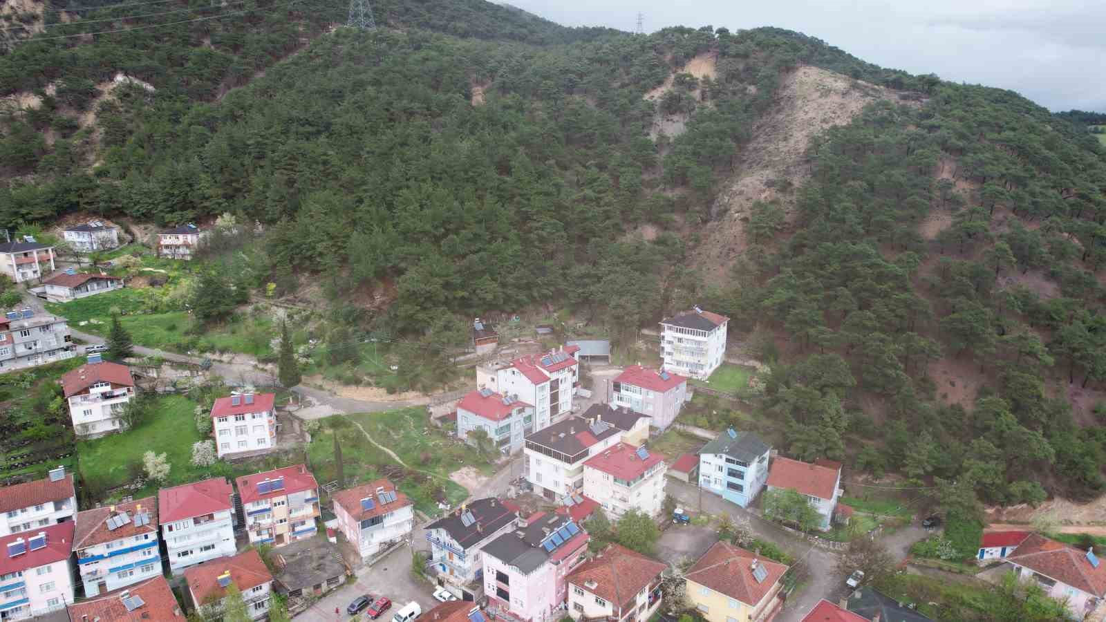 tokatta toprak kaymasi nedeniyle 13 dairenin tahliye edildigi bolge dron ile goruntulendi 5 mI8Ehla5