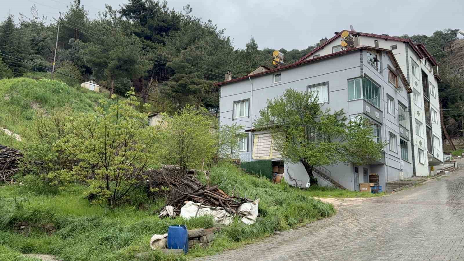 tokatta toprak kaymasi nedeniyle 13 dairenin tahliye edildigi bolge dron ile goruntulendi 8 bOAju9FS