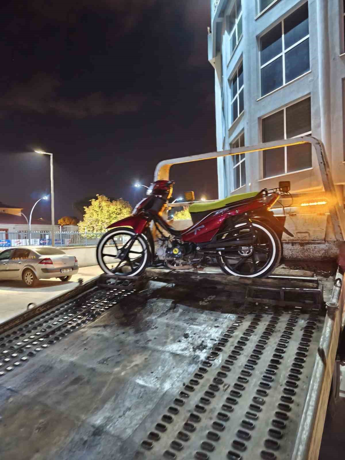 Tokat’ta trafik güvenliğini tehlikeye düşüren motosikletlilere ceza yağdı 5 tokatta trafik guvenligini tehlikeye dusuren motosikletlilere ceza yagdi 1 DezEJGuc