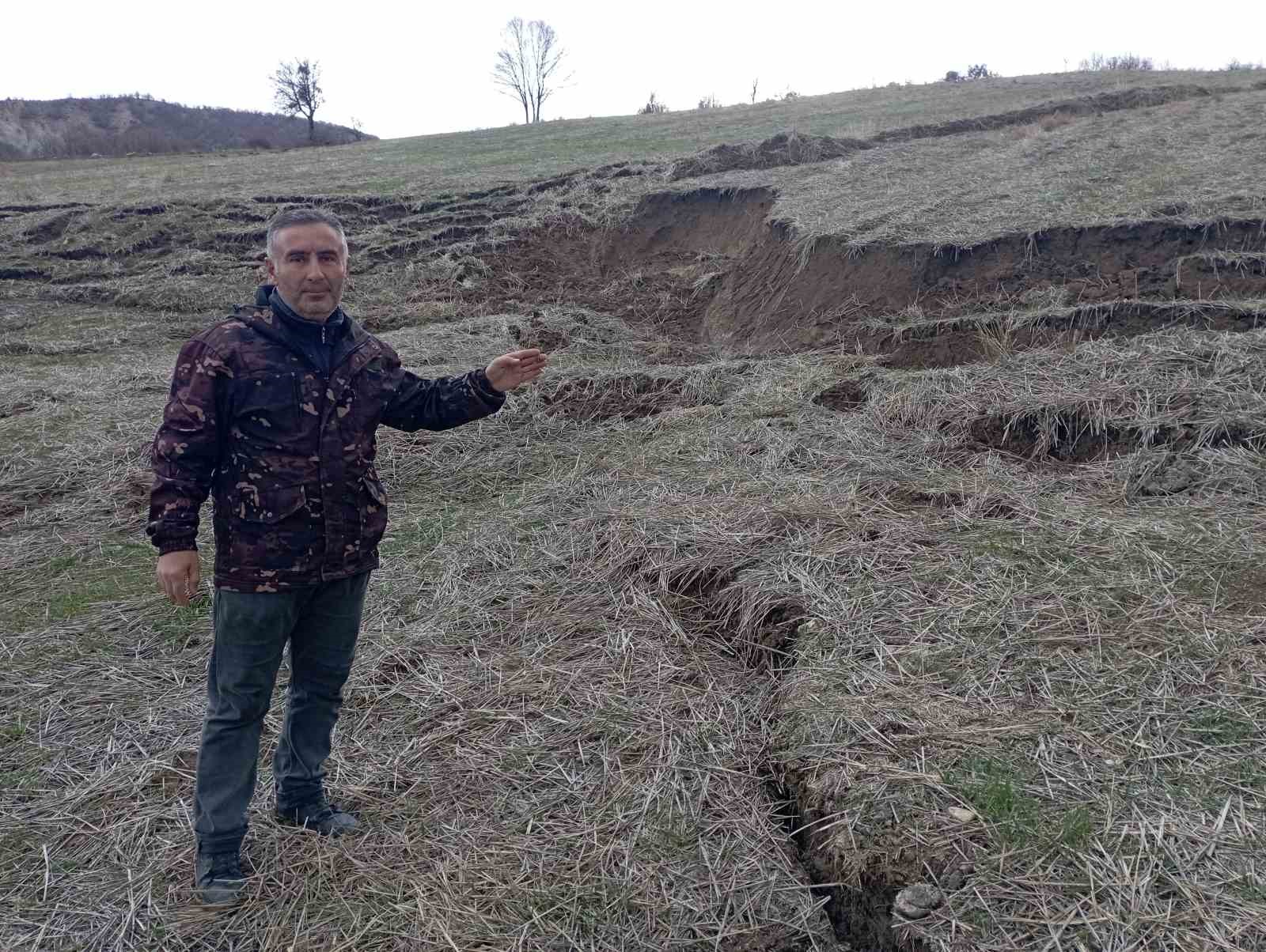 tokatta yagis sonrasi heyelan tarlayi kullanilamaz hale getirdi 2 G9svkZas