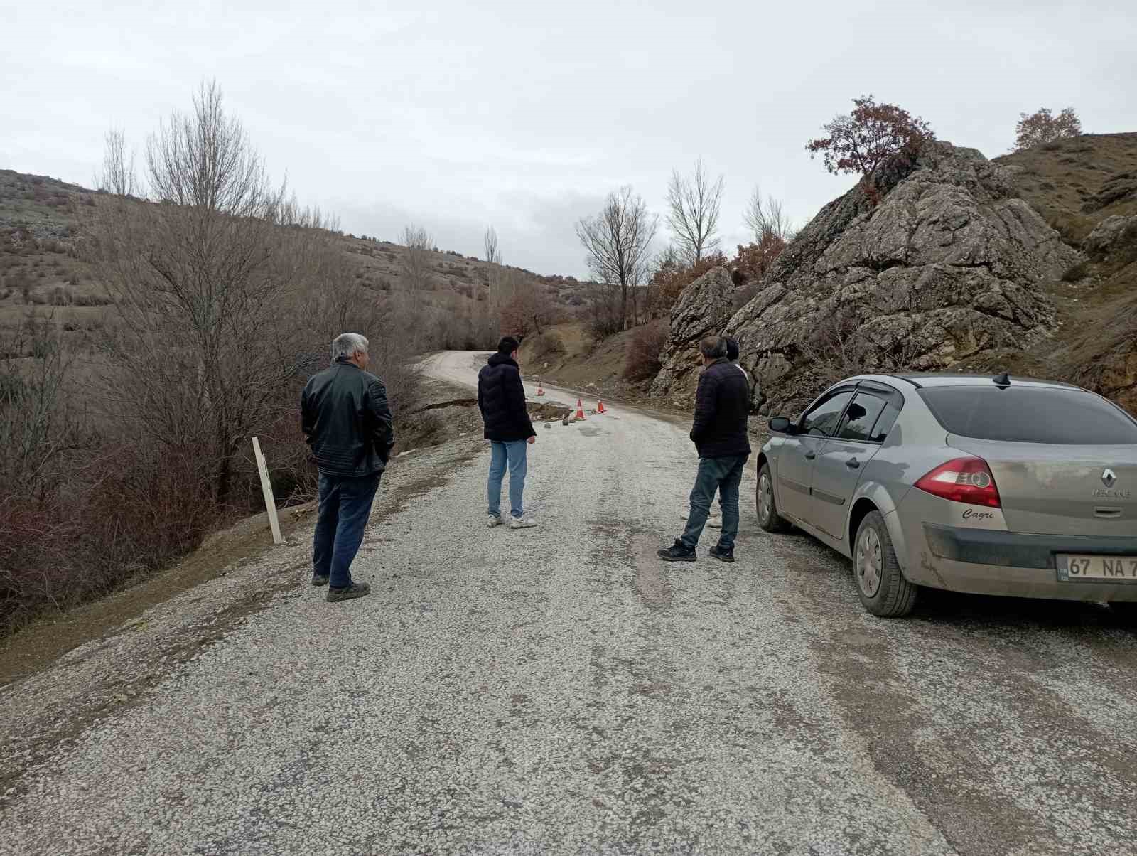 Tokat’ta yağışlar toprak kaymasına neden oldu 6 tokatta yagislar toprak kaymasina neden oldu 2 d1EKPuyf