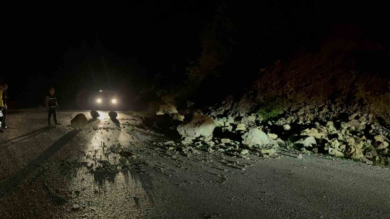 tokatta yamactan kopan kaya parcalari yola savruldu 4 7phWwfAJ