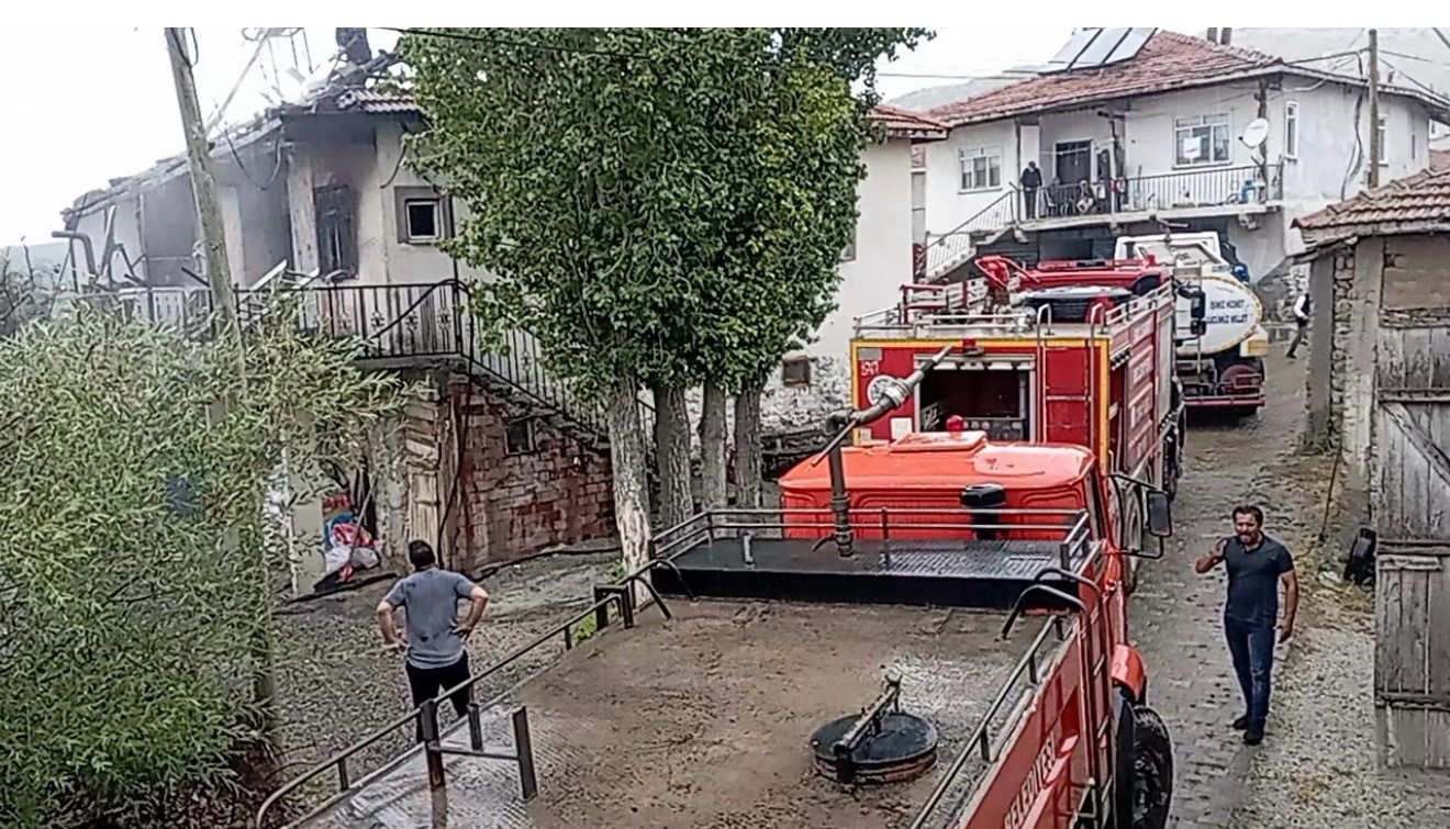 Tokat’ta yanan ev kullanılmaz hale geldi 4 tokatta yanan ev kullanilmaz hale geldi 0 l47Eumgr