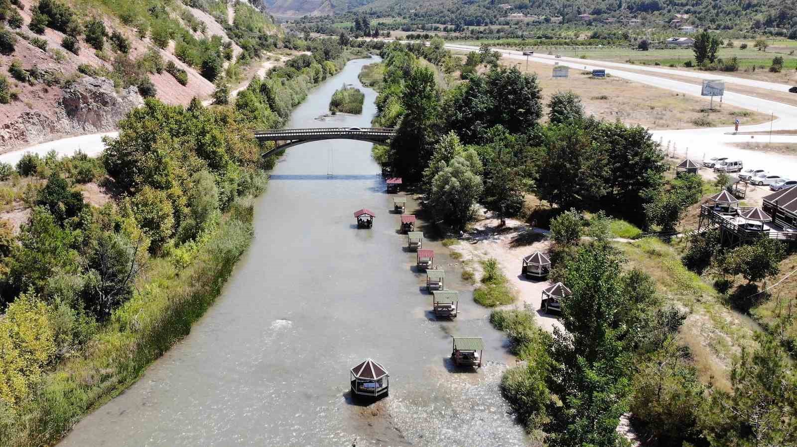 tokatta yazin serinleten kamelyalar sular altinda kaldi 3 h37YX2Vg