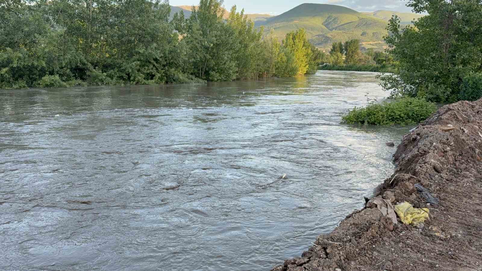 tokatta yesilirmak tasti tarim arazileri sular altinda kaldi 3 pMQbnaMU