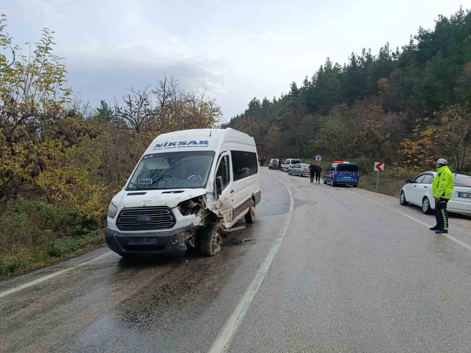 Tokat’ta zincirleme kaza: 9 yaralı 5 tokatta zincirleme kaza 9 yarali 1 AkkBehpL