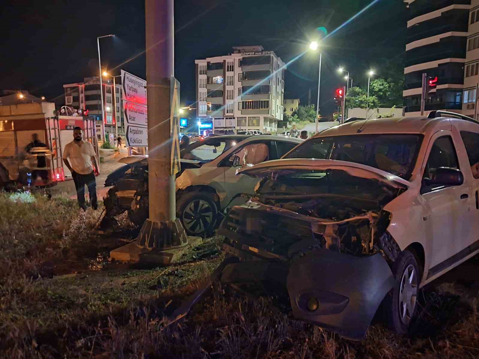 Tokat’ta zincirleme trafik kazası: 5 yaralı 5 tokatta zincirleme trafik kazasi 5 yarali 1 VMGruBEz