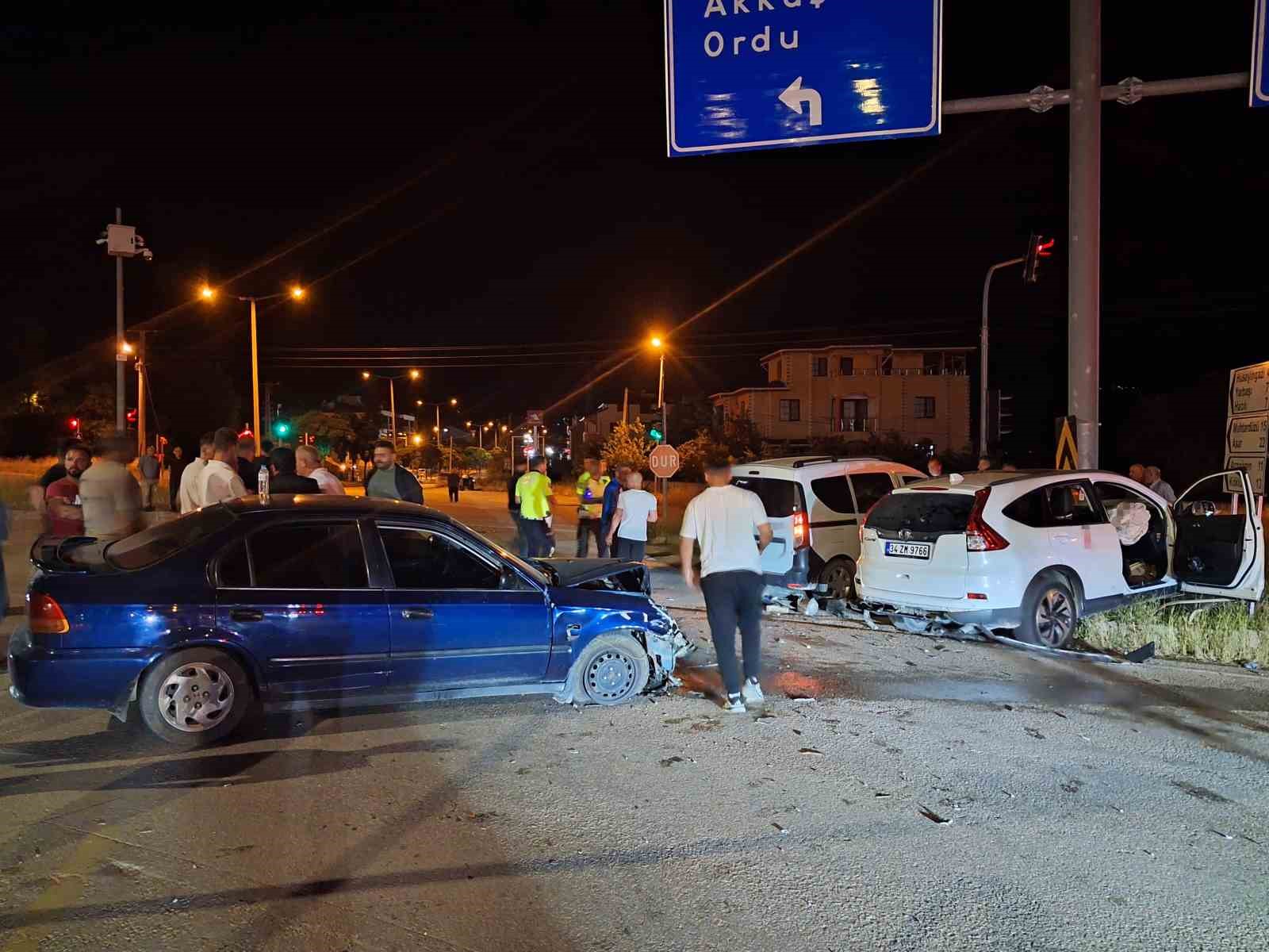 Tokat’ta zincirleme trafik kazası: 5 yaralı 6 tokatta zincirleme trafik kazasi 5 yarali 2 OiYKzLua