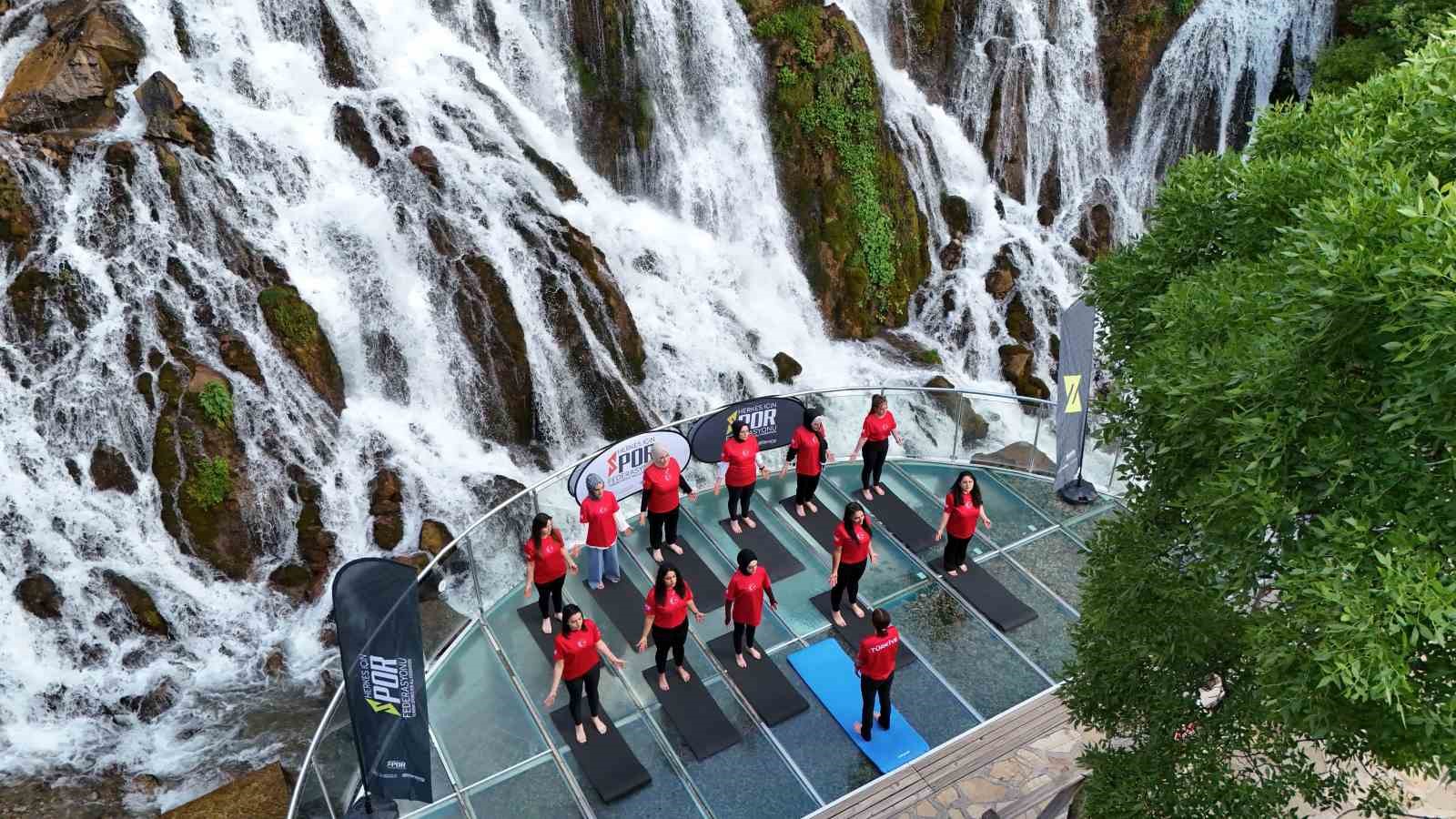 Tomara Şelalesi’nde Dünya Yoga Günü etkinliği 5 tomara selalesinde dunya yoga gunu etkinligi 1 kfk5idKe