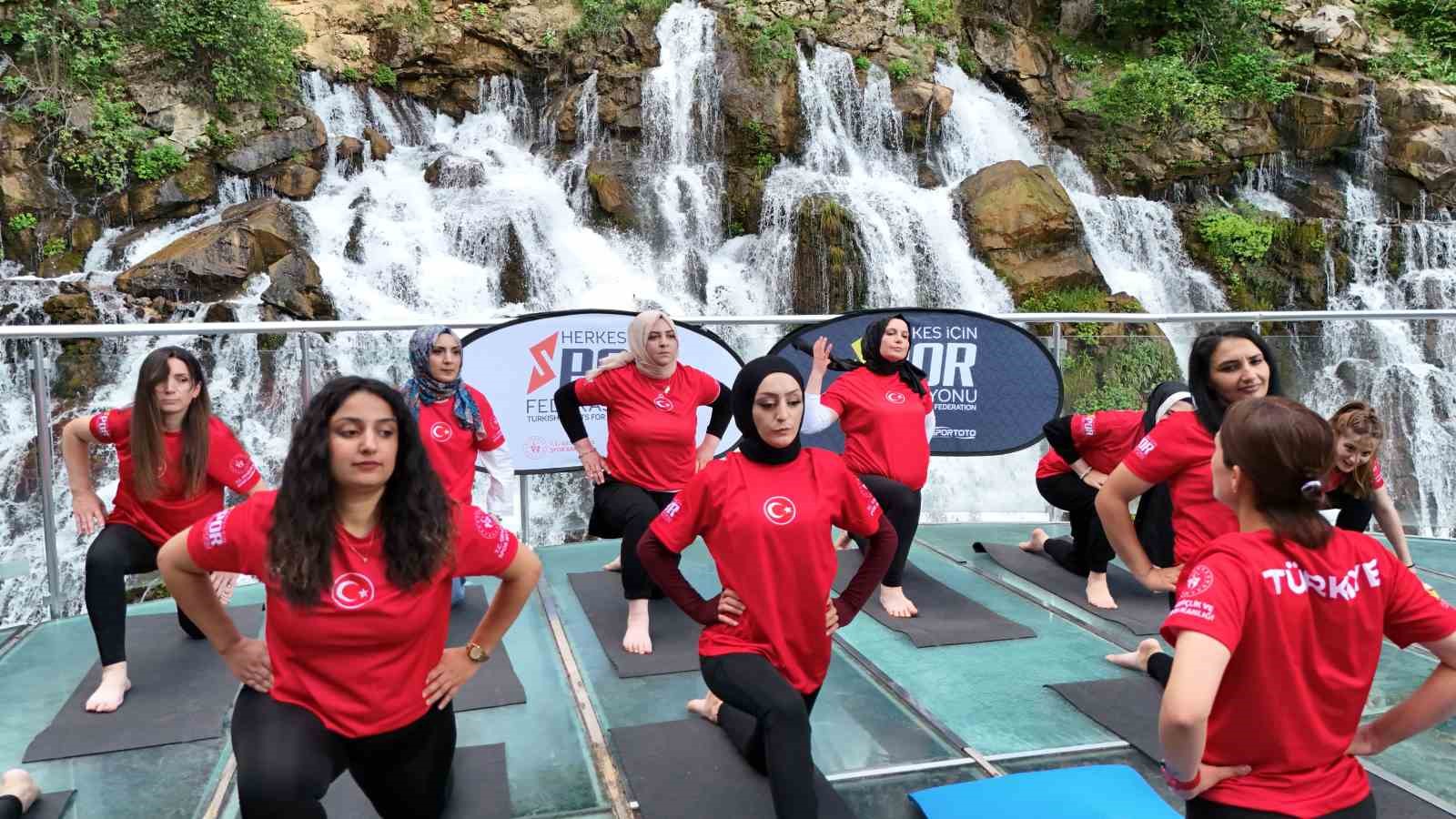 Tomara Şelalesi’nde Dünya Yoga Günü etkinliği 6 tomara selalesinde dunya yoga gunu etkinligi 2 MVTbfTuH