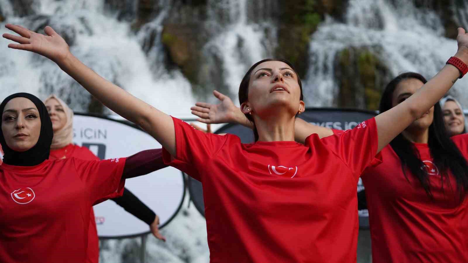 Tomara Şelalesi’nde Dünya Yoga Günü etkinliği 9 tomara selalesinde dunya yoga gunu etkinligi 5 szA7iUY1