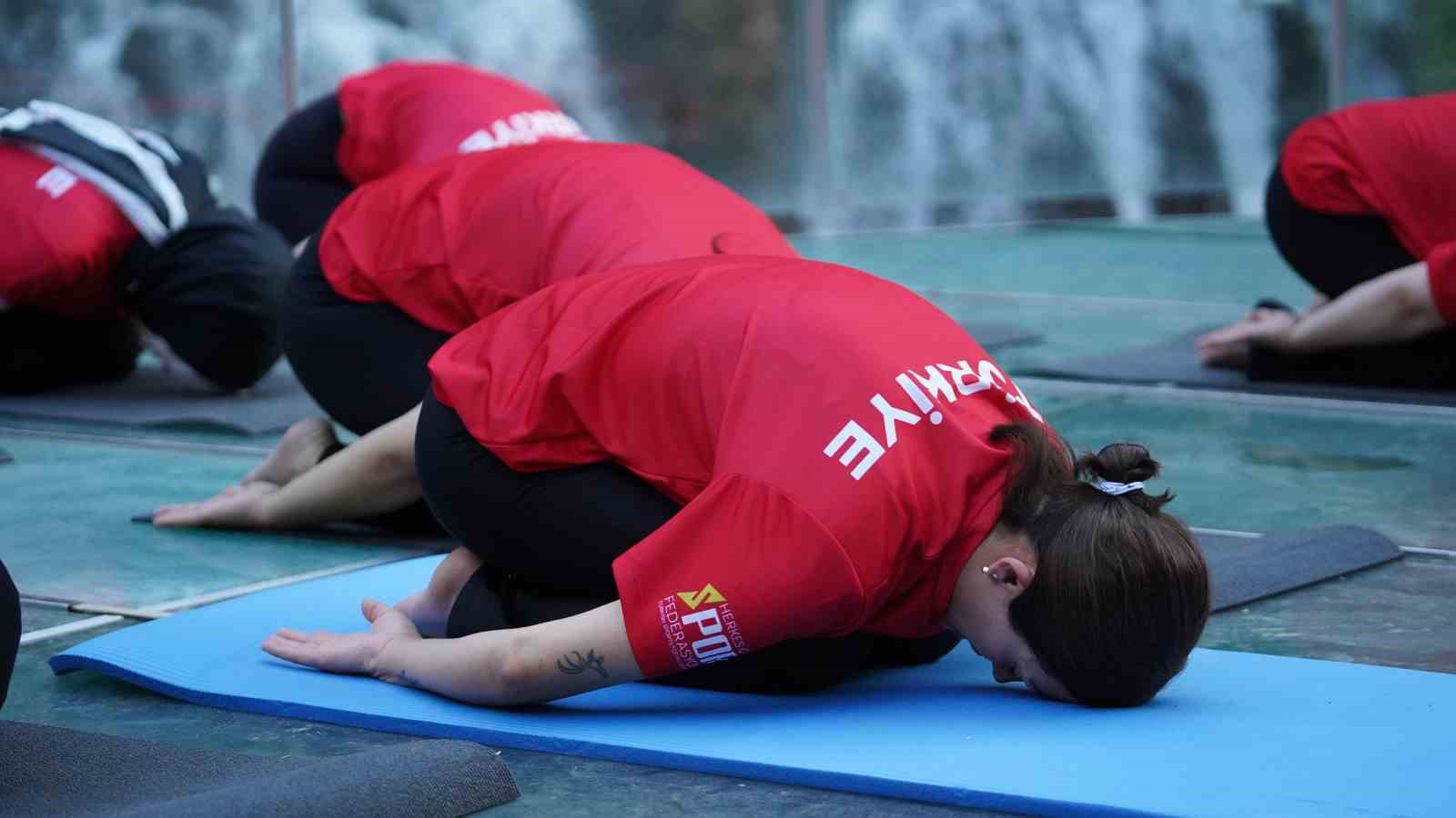 Tomara Şelalesi’nde Dünya Yoga Günü etkinliği 10 tomara selalesinde dunya yoga gunu etkinligi 6 yvORAhBC