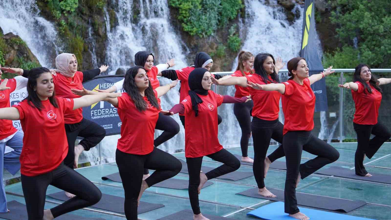 Tomara Şelalesi’nde Dünya Yoga Günü etkinliği 11 tomara selalesinde dunya yoga gunu etkinligi 7 TmjXktkE