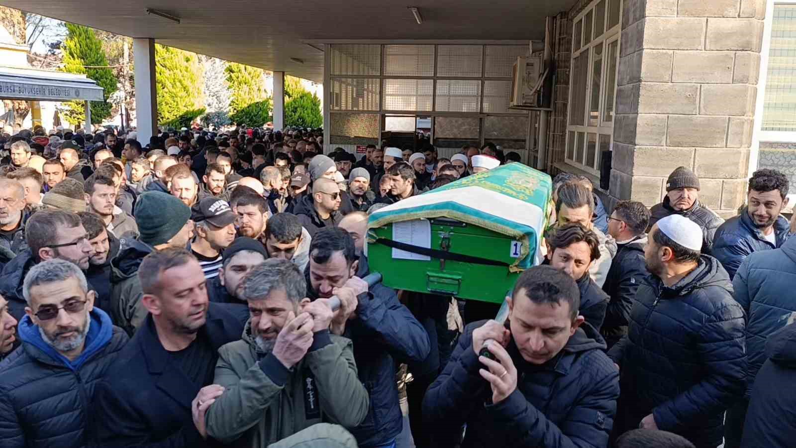 tomruk tasidigi vincte akima kapilarak hayatini kaybeden patron son yolculuguna ugurlandi 2 m41UiJM8