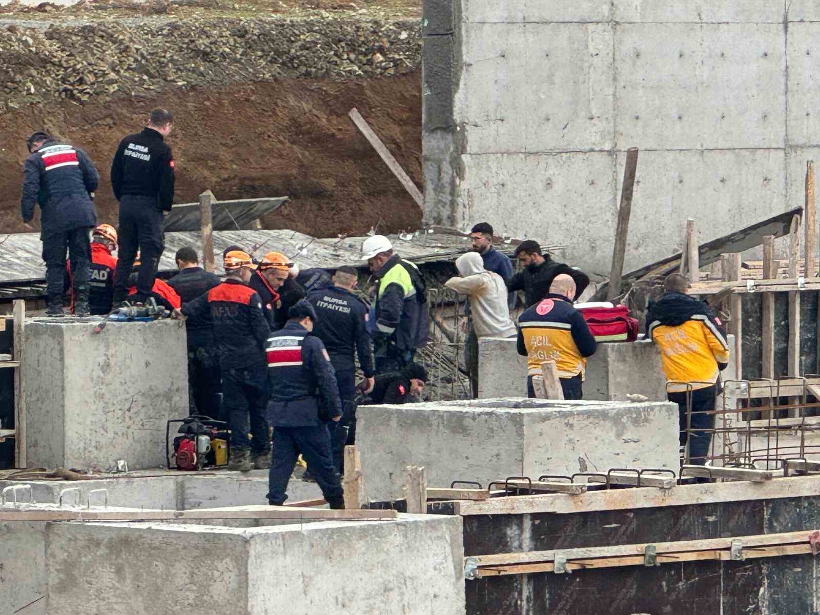 tonlarca betonun altinda kaldilar 1 isci oldu 2si sag kurtarildi 3 lrQINJbv