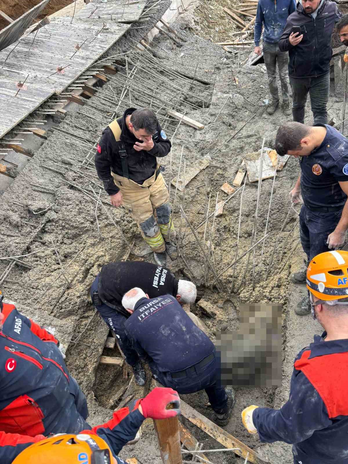 tonlarca betonun altinda kaldilar 1 isci oldu 2si sag kurtarildi 4