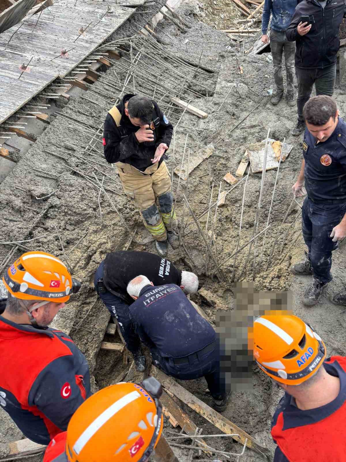 tonlarca betonun altinda kaldilar 1 isci oldu 2si sag kurtarildi 5 rhrB5DAR