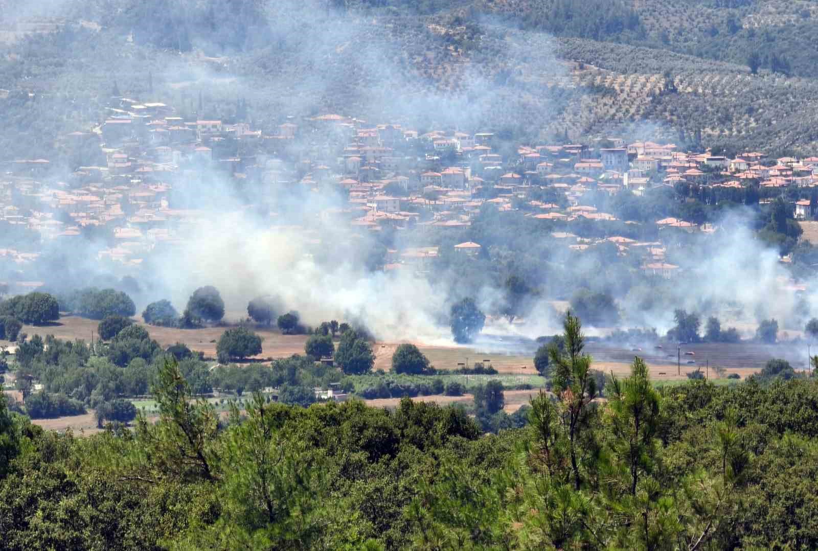 Tonlarca saman balyası yandı 16 tonlarca saman balyasi yandi 12 9hqZitVI