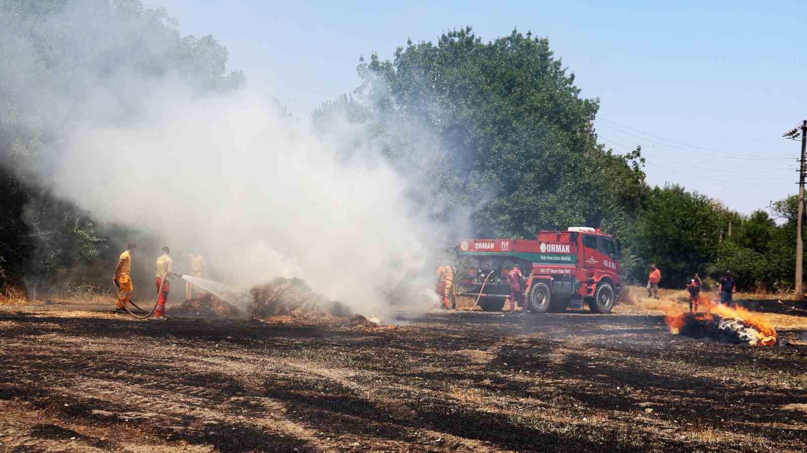 Tonlarca saman balyası yandı 7 tonlarca saman balyasi yandi 3 2AaUQRCW