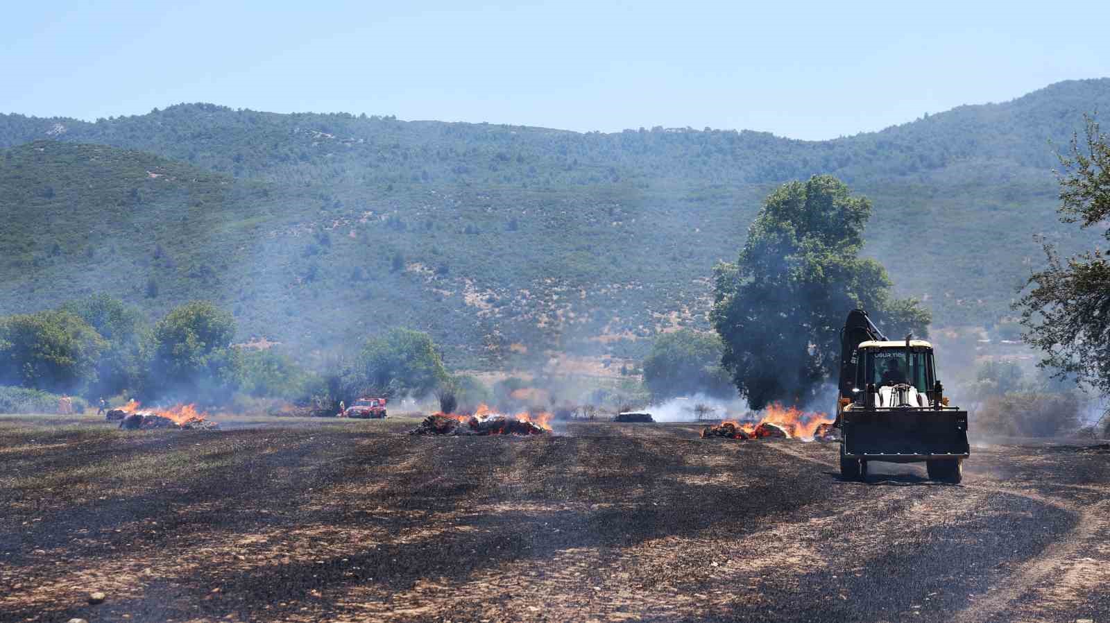 Tonlarca saman balyası yandı 12 tonlarca saman balyasi yandi 8 SEVMyahN
