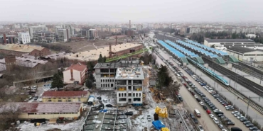 tonlarca-yuku-metrelerce-yukseklikte-adeta-igne-deliginden-geciriyorlar-RmYcTUyy.jpg