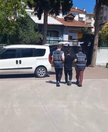 toplamda-60-yil-5-ay-hapis-cezasiyla-aranan-10-firari-yakalandi-lvtrd9aB.jpg