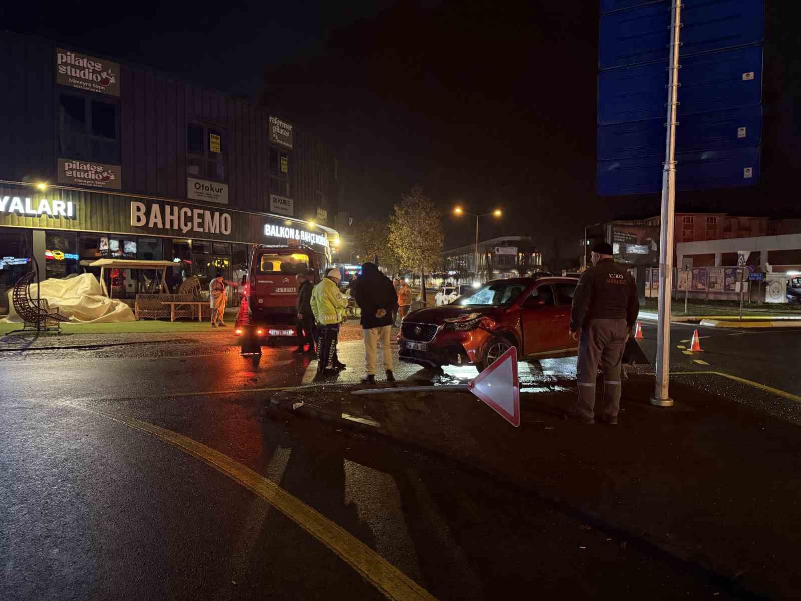 toplu tasima araci ile suv tarzi arac carpisti 5 yarali 3 hAzkHP9I