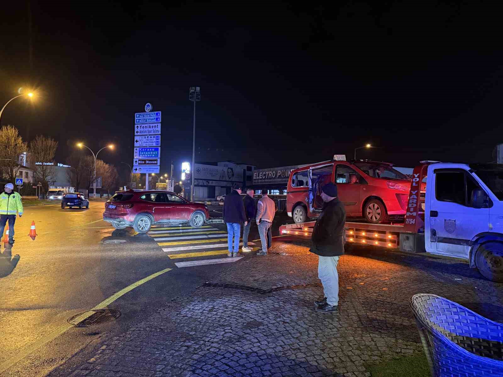 toplu tasima araci ile suv tarzi arac carpisti 5 yarali 6 hluZY2Je