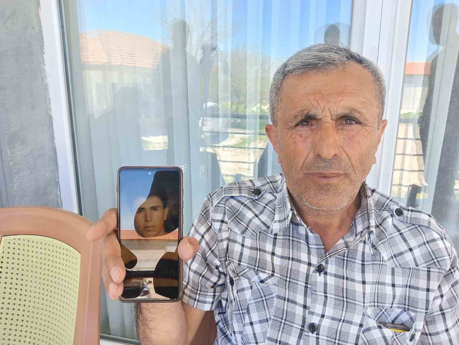 topraga gomulu bulunan kafatasi ve kemiklerin 15 yildir kayip olan kardesine ait oldugunu iddia kUMHNMgv