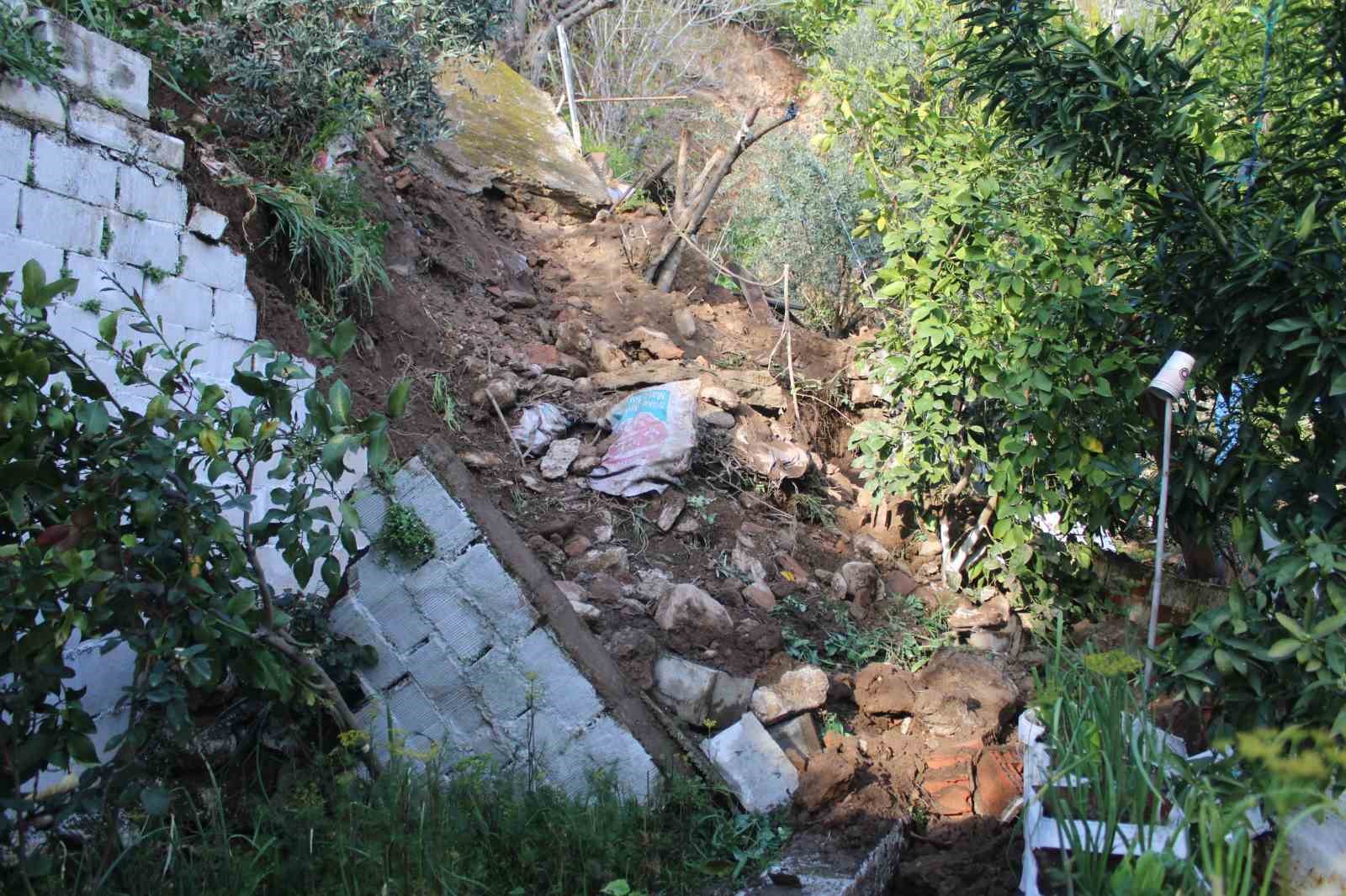 toprak kaymasi sonucu evi yikilan genc 10 dakikayla kurtuldu 5 wn8OIZcL