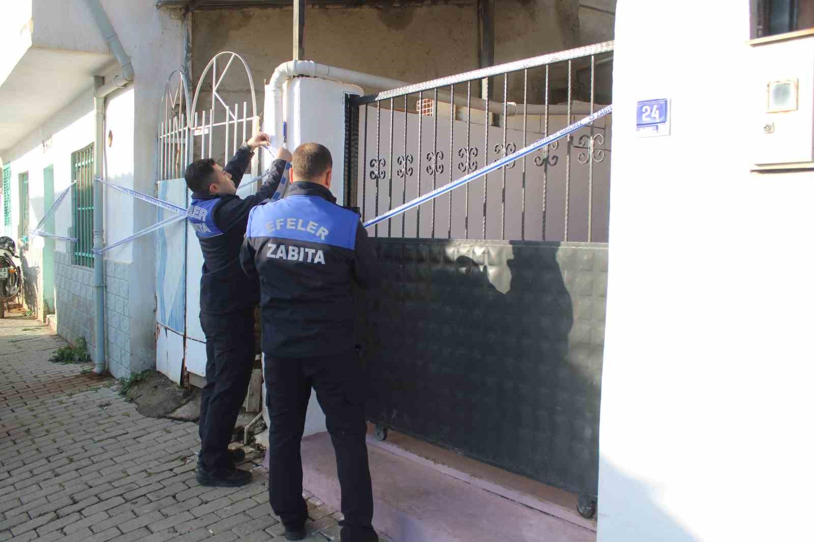 toprak kaymasi sonucu evi yikilan genc 10 dakikayla kurtuldu 6 YQM4mM6Y