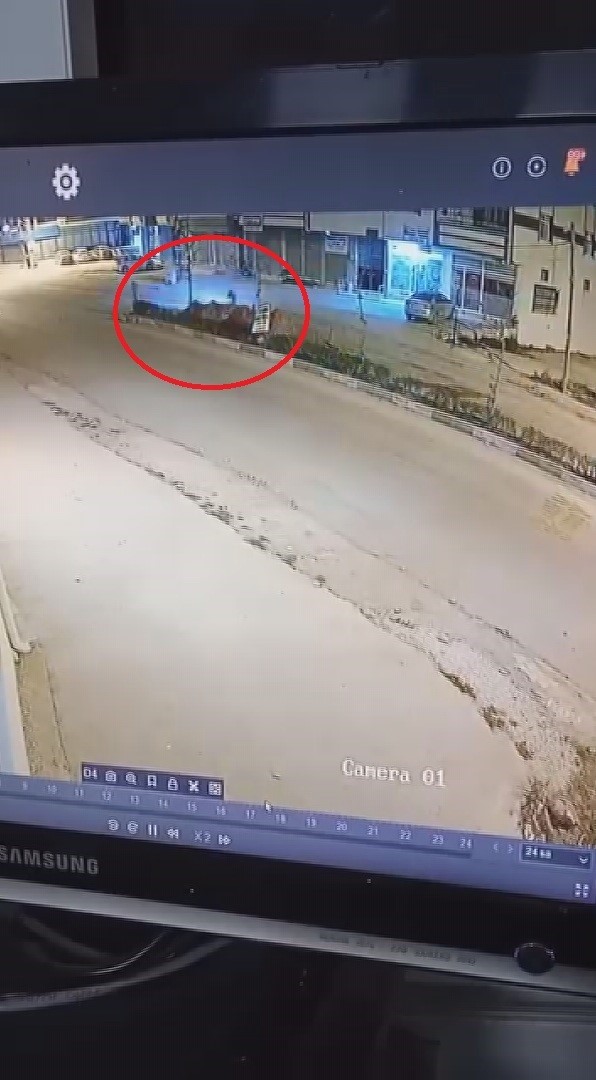 toprak yiginina carpan motosikletli metrelerce suruklendi o anlar kamerada 3 McdAT2pr
