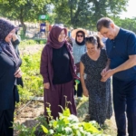 toprakla-bulusan-kadinlarin-hasat-sevincine-baskan-tugay-da-ortak-oldu-rLwmvHZC.jpg