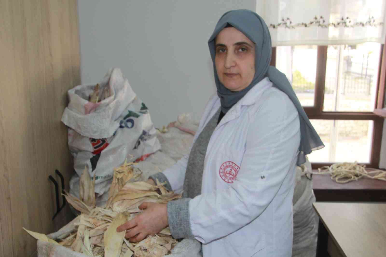 topraktan gelen miras tasarimla bulustu misir kabugu kadinlarin elinde hayat buluyor 3 9JBW2UFC