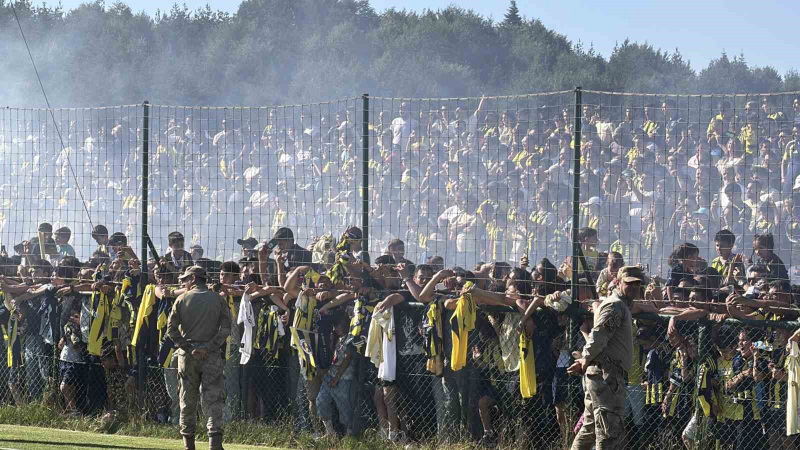 topuk yaylasinda sari lacivert cosku fenerbahceyi 20 bin taraftar yalniz birakmadi 0 ccZWZmAD