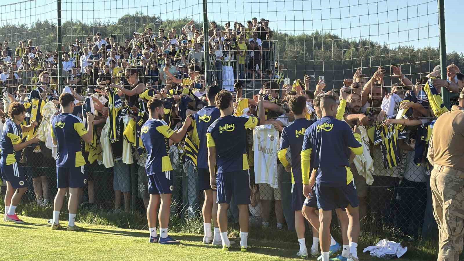 topuk yaylasinda sari lacivert cosku fenerbahceyi 20 bin taraftar yalniz birakmadi 23 KSfY3crb