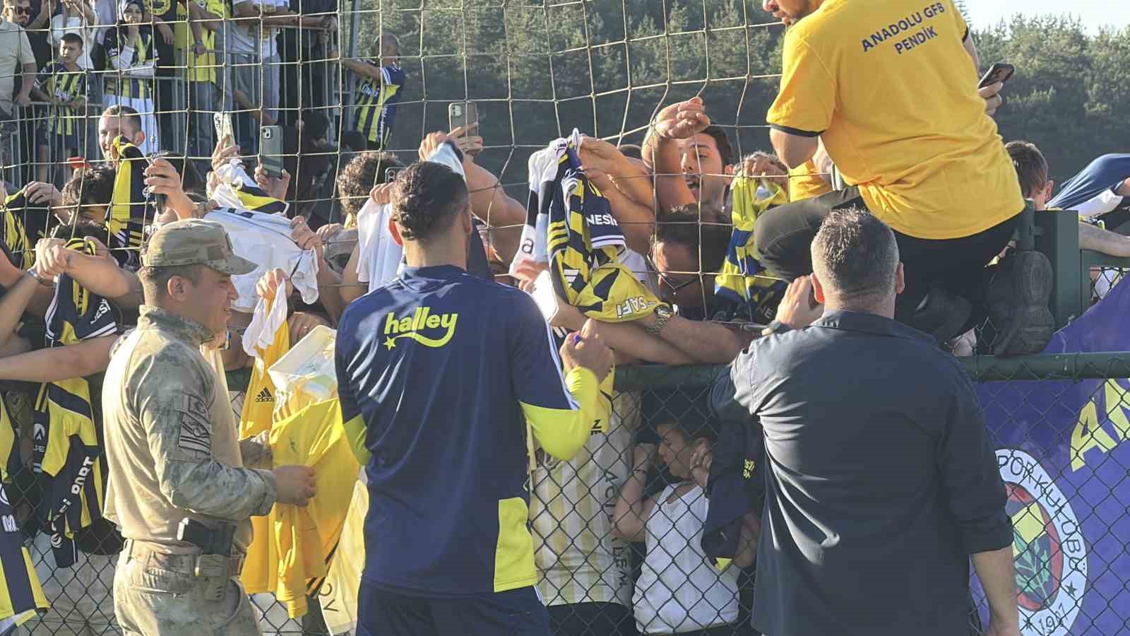 topuk yaylasinda sari lacivert cosku fenerbahceyi 20 bin taraftar yalniz birakmadi 26 BqrOK8lC