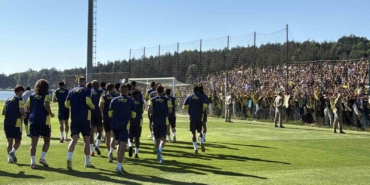 topuk-yaylasinda-sari-lacivert-cosku-fenerbahceyi-20-bin-taraftar-yalniz-birakmadi-pvTcCye7.jpg