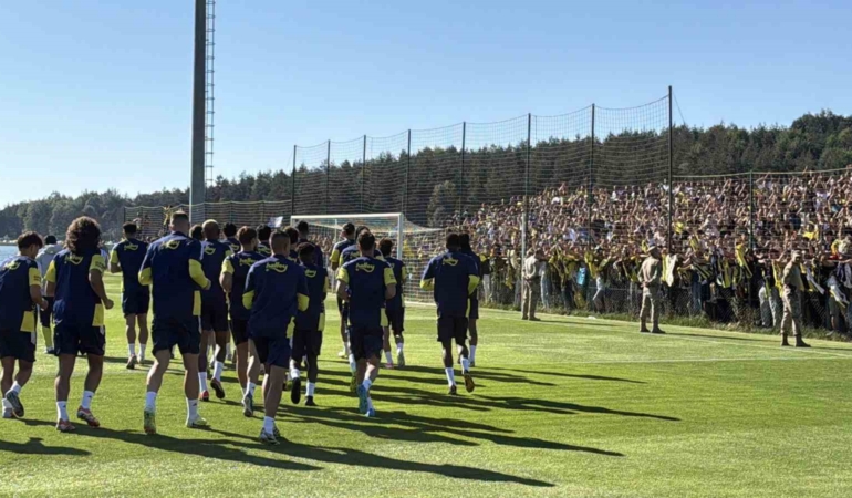 topuk-yaylasinda-sari-lacivert-cosku-fenerbahceyi-20-bin-taraftar-yalniz-birakmadi-pvTcCye7.jpg