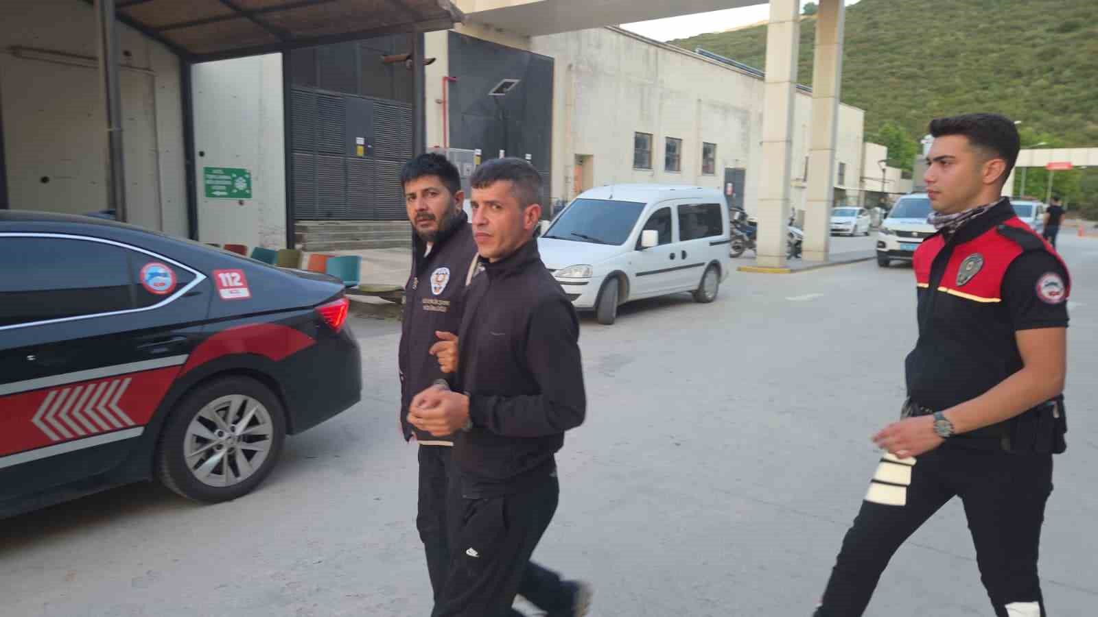 ’Torbacılara’ karşı helikopter destekli operasyon: 52 gözaltı 7 torbacilara karsi helikopter destekli operasyon 52 gozalti 3 FwhJTyY8