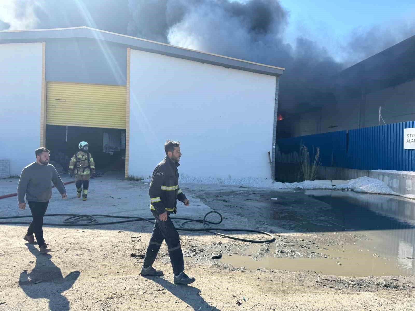 torbalida geri donusum fabrikasinda yangin 1 1cnzLsgy